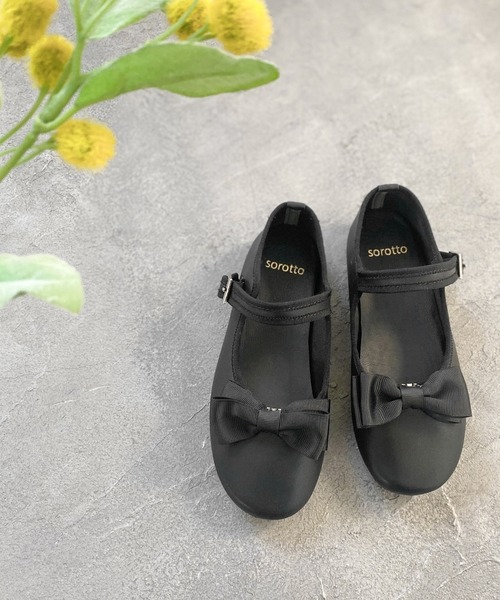 SOROTTO（ソロット）の「ストラップ フラット パンプス/リボン付き フォーマル対応（ドレスシューズ・キッズ・ブラック系その他/ブラック・18.0cm/19.0cm/20.0cm）」の6枚目の写真