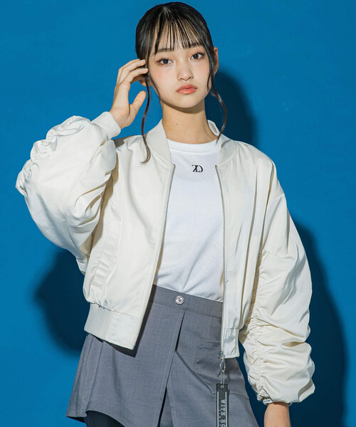 ZIDDY（ジディ）の「【 ニコ☆プチ 掲載 】袖ギャザーMA-1(130~160cm)（MA-1・キッズ・オフホワイト/ブラック・FREE/130cm/140cm/150cm）」の4枚目の写真