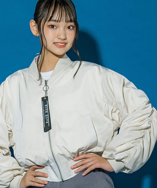 ZIDDY（ジディ）の「【 ニコ☆プチ 掲載 】袖ギャザーMA-1(130~160cm)（MA-1・キッズ・オフホワイト/ブラック・FREE/130cm/140cm/150cm）」の5枚目の写真