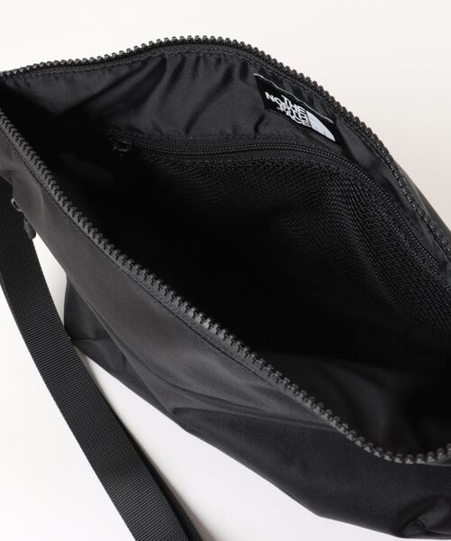 THE NORTH FACE（ザノースフェイス）の「【THE NORTH FACE】SP CROSS BAG M（ショルダーバッグ・レディース・ブラック/グレー/クリーム/カーキ・FREE）」の19枚目の写真