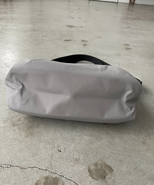 THE NORTH FACE（ザノースフェイス）の「【THE NORTH FACE】SP CROSS BAG M（ショルダーバッグ・レディース・ブラック/グレー/クリーム/カーキ・FREE）」の12枚目の写真