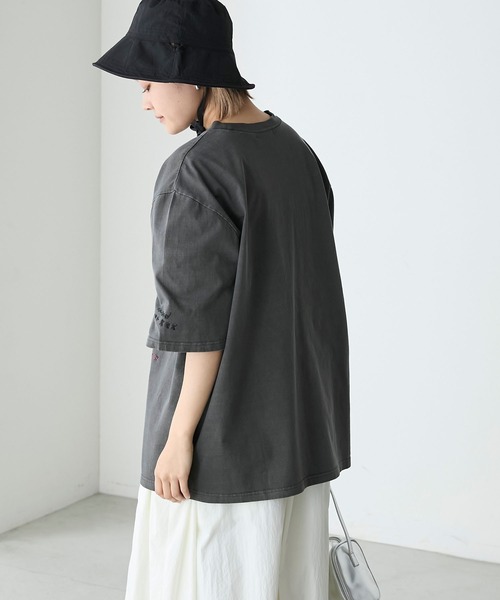 forksy.(フォルクシー)の「【forksy.】落書き刺繍ピグメントビッグTシャツ(Tシャツ/カットソー・レディース・チャコール/ネイビー/アイボリー・FREE)」の22枚目の写真