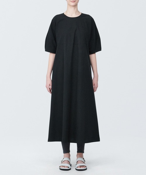 無印良品（ムジルシリョウヒン）の「婦人　涼感　ブロードプルオーバー半袖ワンピース（ワンピース・レディース・オレンジ系5/ブルー系5/ブラック・S/XL/L/M/XS）」の4枚目の写真