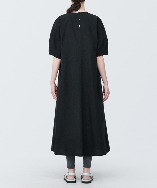 無印良品（ムジルシリョウヒン）の「婦人　涼感　ブロードプルオーバー半袖ワンピース（ワンピース・レディース・オレンジ系5/ブルー系5/ブラック・S/XL/L/M/XS）」の6枚目の写真