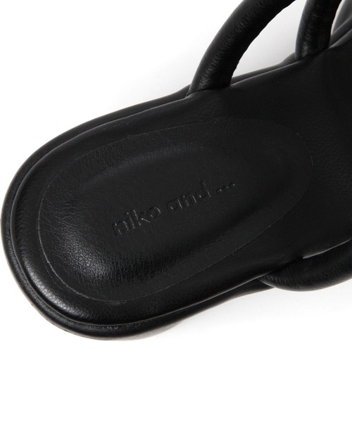 niko and...(ニコアンド)の「オリジナルループヒールサンダル(サンダル・レディース・アイボリー/ブラック・MEDIUM/LARGE)」の9枚目の写真