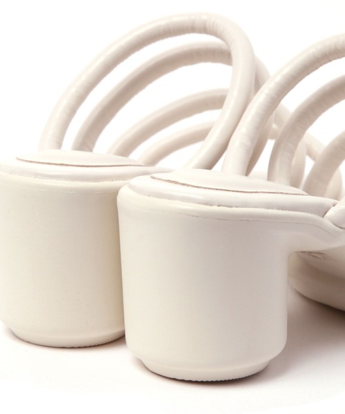 niko and...(ニコアンド)の「オリジナルループヒールサンダル(サンダル・レディース・アイボリー/ブラック・MEDIUM/LARGE)」の11枚目の写真