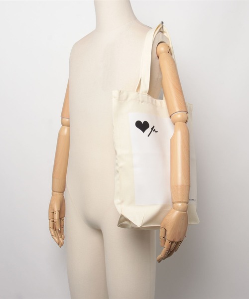 LA POMME petit(ラポミ・プチ)の「LA POMME petit Print Tote Bag(トートバッグ・レディース・ベージュ・FREE)」の2枚目の写真