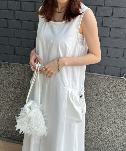 ISOOK(アイスー)の「【ISOOK / アイスー】フリンジ巾着バッグ / チュールバッグ フリンジバッグ ハンドバッグ ZOZOTOWN限定(ハンドバッグ・レディース・ブラック/ホワイト・FREE)」の4枚目の写真