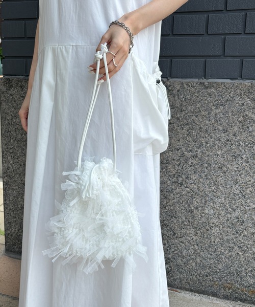 ISOOK(アイスー)の「【ISOOK / アイスー】フリンジ巾着バッグ / チュールバッグ フリンジバッグ ハンドバッグ ZOZOTOWN限定(ハンドバッグ・レディース・ブラック/ホワイト・FREE)」の9枚目の写真