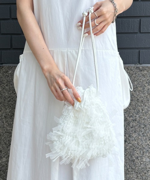 ISOOK(アイスー)の「【ISOOK / アイスー】フリンジ巾着バッグ / チュールバッグ フリンジバッグ ハンドバッグ ZOZOTOWN限定(ハンドバッグ・レディース・ブラック/ホワイト・FREE)」の6枚目の写真