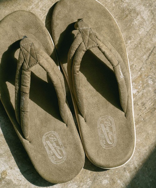 BAYFLOW(ベイフロー)の「フェイクスエードトングサンダル(サンダル・メンズ・グレー/ブラック/カーキ/ベージュ・MEDIUM/SMALL)」の1枚目の写真