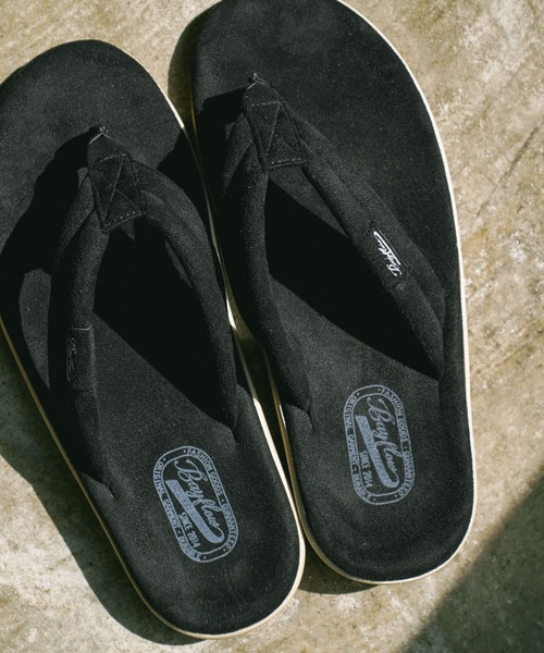 BAYFLOW(ベイフロー)の「フェイクスエードトングサンダル(サンダル・メンズ・グレー/ブラック/カーキ/ベージュ・MEDIUM/SMALL)」の2枚目の写真