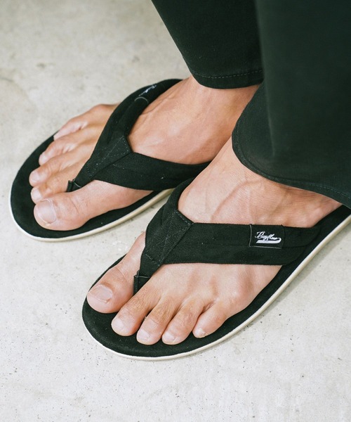 BAYFLOW(ベイフロー)の「フェイクスエードトングサンダル(サンダル・メンズ・グレー/ブラック/カーキ/ベージュ・MEDIUM/SMALL)」の9枚目の写真