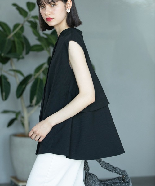 OPAQUE.CLIP（オペークドットクリップ）の「◆ドライタッチバックフリルブラウス【ストレッチ/イージーケア/吸水速乾/洗濯機洗い可】（シャツ/ブラウス・レディース・ブラック/ホワイト系3/ブルーグリーン・36/40/38/42）」の3枚目の写真