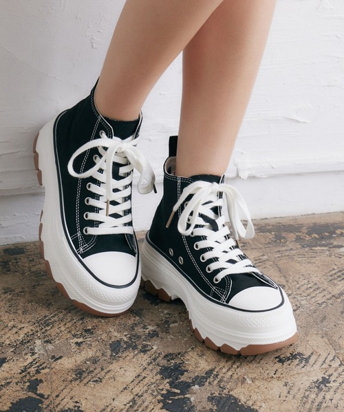 RETRO GIRL(レトロガール)の「厚底ハイカットスニーカー(スニーカー・レディース・ブラック/オフホワイト/レッド・MEDIUM/LARGE/SMALL)」の2枚目の写真