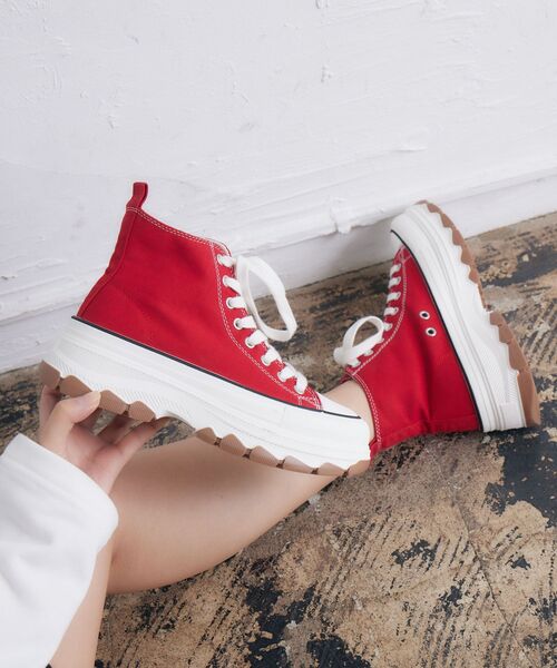 RETRO GIRL(レトロガール)の「厚底ハイカットスニーカー(スニーカー・レディース・ブラック/オフホワイト/レッド・MEDIUM/LARGE/SMALL)」の4枚目の写真