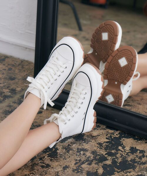 RETRO GIRL(レトロガール)の「厚底ハイカットスニーカー(スニーカー・レディース・ブラック/オフホワイト/レッド・MEDIUM/LARGE/SMALL)」の5枚目の写真