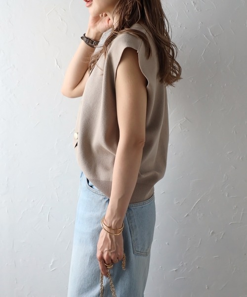 Bonjour Sagan(ボンジュールサガン)の「ゴールド釦ボクシーニットベスト(ベスト・レディース・ダークグレー/ブラウン系その他/オフホワイト/ダークネイビー・FREE)」の19枚目の写真