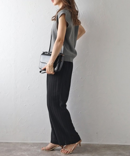 Bonjour Sagan(ボンジュールサガン)の「ゴールド釦ボクシーニットベスト(ベスト・レディース・ダークグレー/ブラウン系その他/オフホワイト/ダークネイビー・FREE)」の21枚目の写真