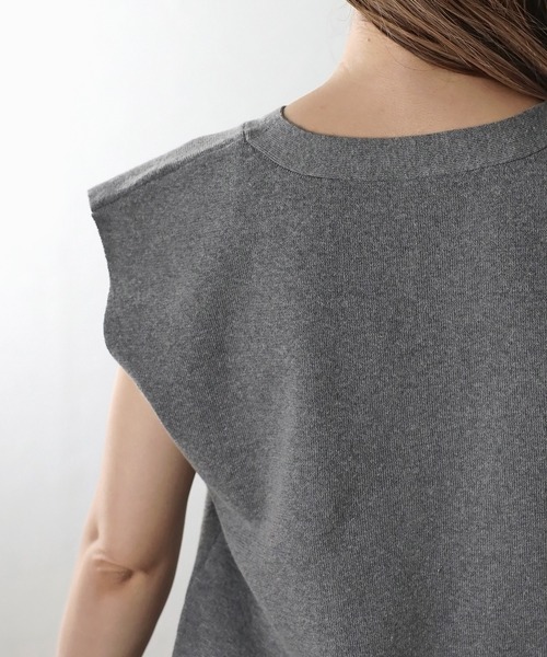 Bonjour Sagan(ボンジュールサガン)の「ゴールド釦ボクシーニットベスト(ベスト・レディース・ダークグレー/ブラウン系その他/オフホワイト/ダークネイビー・FREE)」の17枚目の写真