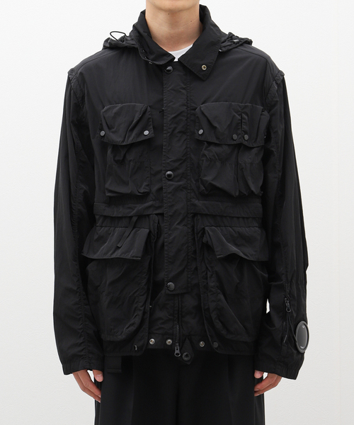 C.P. COMPANY(シーピーカンパニー)の「C.P. Company / シー ピー カンパニー CHROME-R GOGGLE UTILITY JACKET 16CMOW011A(ナイロンジャケット・メンズ・ブラック・50/52)」の3枚目の写真