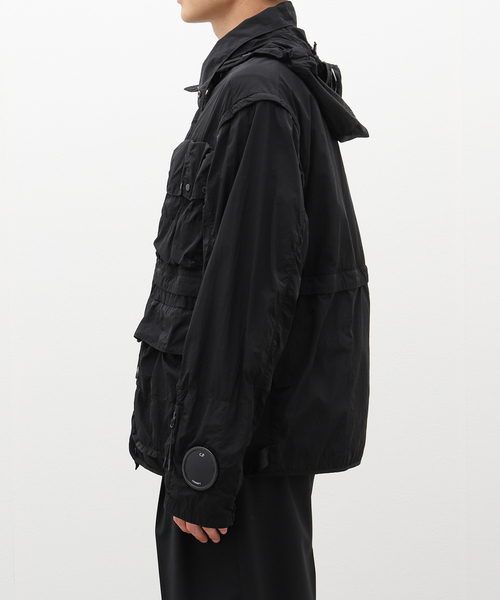 C.P. COMPANY(シーピーカンパニー)の「C.P. Company / シー ピー カンパニー CHROME-R GOGGLE UTILITY JACKET 16CMOW011A(ナイロンジャケット・メンズ・ブラック・50/52)」の4枚目の写真