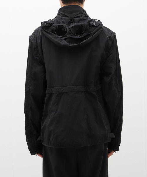 C.P. COMPANY(シーピーカンパニー)の「C.P. Company / シー ピー カンパニー CHROME-R GOGGLE UTILITY JACKET 16CMOW011A(ナイロンジャケット・メンズ・ブラック・50/52)」の5枚目の写真