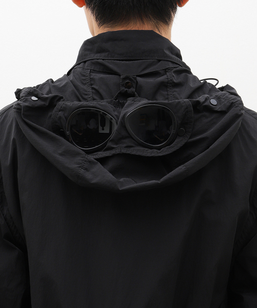 C.P. COMPANY(シーピーカンパニー)の「C.P. Company / シー ピー カンパニー CHROME-R GOGGLE UTILITY JACKET 16CMOW011A(ナイロンジャケット・メンズ・ブラック・50/52)」の7枚目の写真