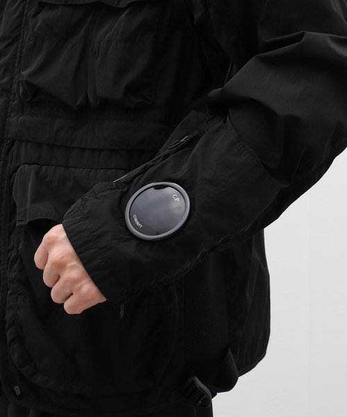 C.P. COMPANY(シーピーカンパニー)の「C.P. Company / シー ピー カンパニー CHROME-R GOGGLE UTILITY JACKET 16CMOW011A(ナイロンジャケット・メンズ・ブラック・50/52)」の9枚目の写真