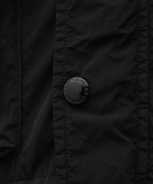 C.P. COMPANY(シーピーカンパニー)の「C.P. Company / シー ピー カンパニー CHROME-R GOGGLE UTILITY JACKET 16CMOW011A(ナイロンジャケット・メンズ・ブラック・50/52)」の12枚目の写真