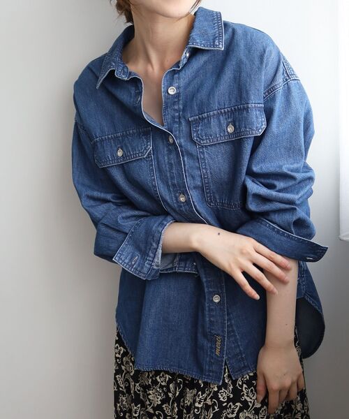 le.coeur blanc（ルクールブラン）の「フラップポケットデニムシャツ（シャツ/ブラウス・レディース・サックスブルー/ブルー・38）」の9枚目の写真