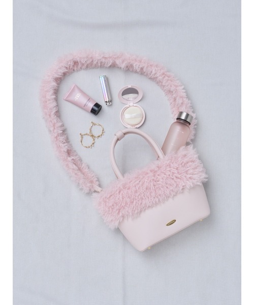 LILY BROWN（リリーブラウン）の「【ZOZO限定カラー】エコファー切り替えトート（ショルダーバッグ・レディース・アイボリー/その他/ライトグレー/ホワイト/ブラック/ピンク/グリーン・FREE）」の6枚目の写真