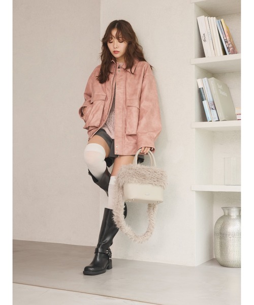 LILY BROWN（リリーブラウン）の「【ZOZO限定カラー】エコファー切り替えトート（ショルダーバッグ・レディース・アイボリー/その他/ライトグレー/ホワイト/ブラック/ピンク/グリーン・FREE）」の19枚目の写真