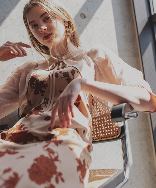 ANDRESD（アンドレスド）の「フラワープリントボレロドレス / flower print bolero dress（ドレス・レディース・ブラック/ベージュ/ブラウン・S/M/L）」の3枚目の写真