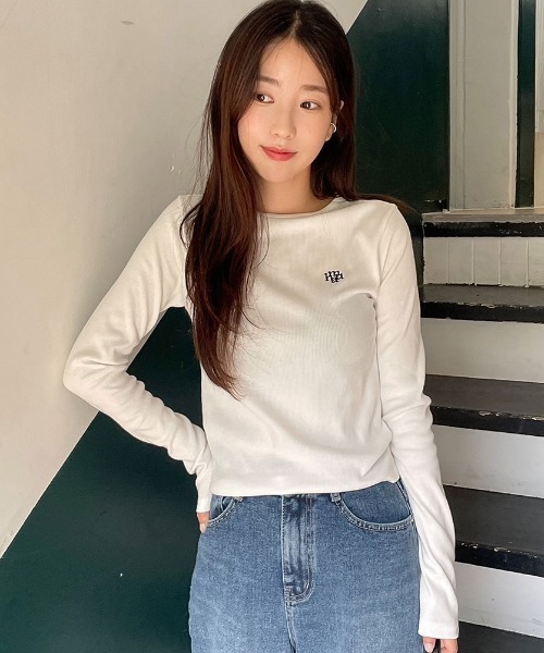 muahmuah(ムーアムーア)の「A'GEM/9 × .kom『muah muah/ムーアムーア』STITCH ROUND LONG SLEEVE T-SHIRT/ステッチラウンドネックロングシャツ(Tシャツ/カットソー・レディース・ライトグリーン/グレー/ライトブルー/ブラック/アイボリー・FREE)」の7枚目の写真
