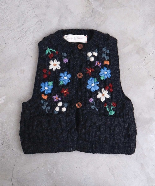 l'atelier du savon（アトリエドサボン）の「ネパールハンドニット　雪のような刺繍ベスト（ベスト・レディース・チャコールグレー/オフホワイト・FREE）」の5枚目の写真