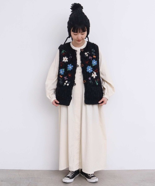 l'atelier du savon（アトリエドサボン）の「ネパールハンドニット　雪のような刺繍ベスト（ベスト・レディース・チャコールグレー/オフホワイト・FREE）」の16枚目の写真