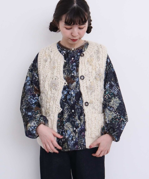 l'atelier du savon（アトリエドサボン）の「ネパールハンドニット　雪のような刺繍ベスト（ベスト・レディース・チャコールグレー/オフホワイト・FREE）」の20枚目の写真