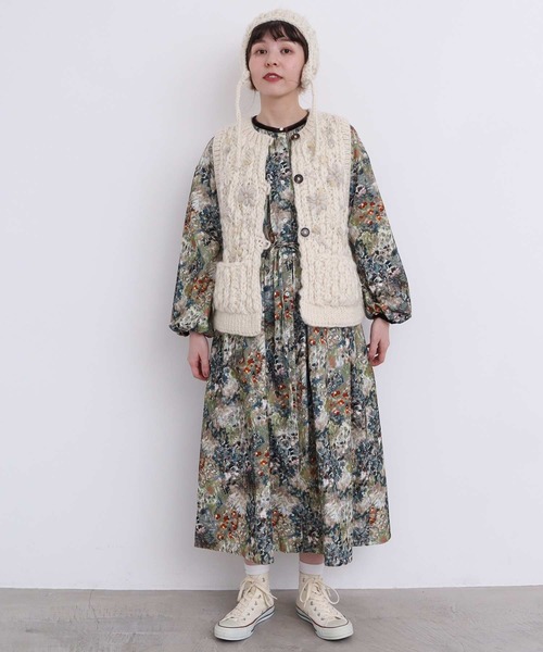 l'atelier du savon（アトリエドサボン）の「ネパールハンドニット　雪のような刺繍ベスト（ベスト・レディース・チャコールグレー/オフホワイト・FREE）」の10枚目の写真