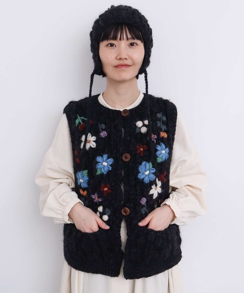 l'atelier du savon（アトリエドサボン）の「ネパールハンドニット　雪のような刺繍ベスト（ベスト・レディース・チャコールグレー/オフホワイト・FREE）」の14枚目の写真