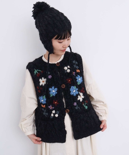 l'atelier du savon（アトリエドサボン）の「ネパールハンドニット　雪のような刺繍ベスト（ベスト・レディース・チャコールグレー/オフホワイト・FREE）」の13枚目の写真