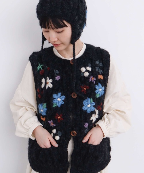 l'atelier du savon（アトリエドサボン）の「ネパールハンドニット　雪のような刺繍ベスト（ベスト・レディース・チャコールグレー/オフホワイト・FREE）」の15枚目の写真