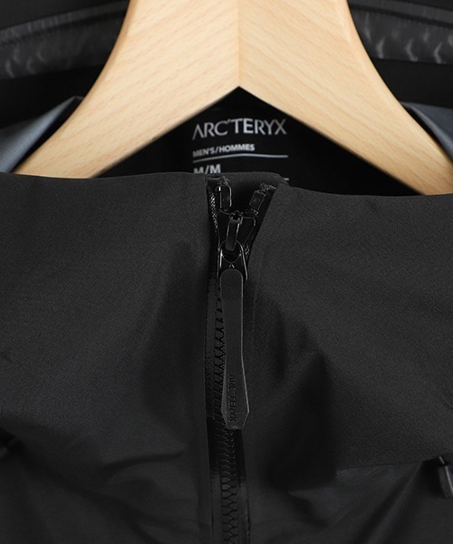 ARC'TERYX（アークテリクス）の「ARC'TERYX / アークテリクス：Beta AR Jacket M - Stormhood：X00000648801[STD]（ナイロンジャケット・メンズ・ブラック・XL/L/M/S/XS）」の5枚目の写真