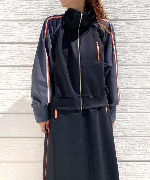 Q（キュー）の「トラックジャケット（ジャージ・レディース・ブラック/グレー・MEDIUM）」の3枚目の写真