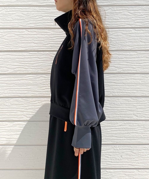 Q（キュー）の「トラックジャケット（ジャージ・レディース・ブラック/グレー・MEDIUM）」の4枚目の写真