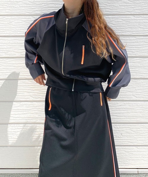 Q（キュー）の「トラックジャケット（ジャージ・レディース・ブラック/グレー・MEDIUM）」の13枚目の写真