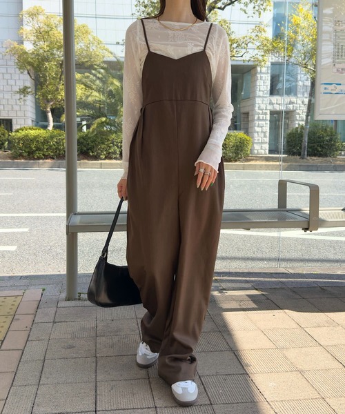KOBE LETTUCE(コウベレタス)の「カーブパンツキャミサロペット(サロペット/オーバーオール・レディース・ダークブラウン/ベージュ/ブラック・M)」の3枚目の写真