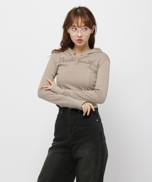 MAGPIEROBIN（マグパイロビン）の「MAGPIE ROBIN／レタリングフードロングスリーブ（Tシャツ/カットソー・レディース・ベージュ/チャコール・FREE）」の10枚目の写真