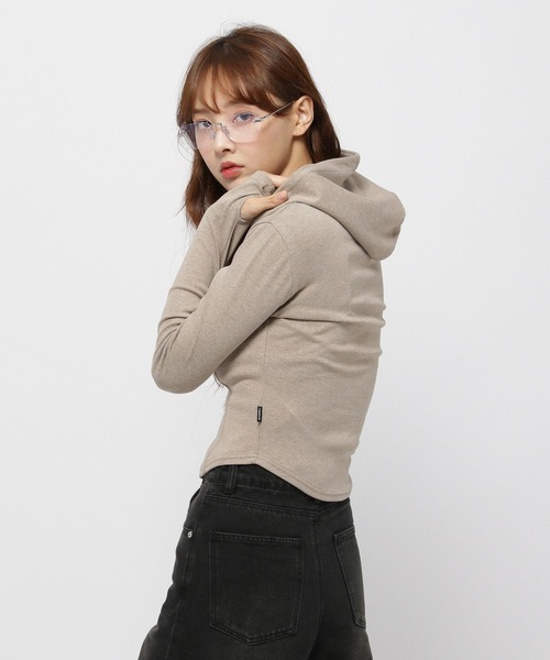 MAGPIEROBIN（マグパイロビン）の「MAGPIE ROBIN／レタリングフードロングスリーブ（Tシャツ/カットソー・レディース・ベージュ/チャコール・FREE）」の3枚目の写真