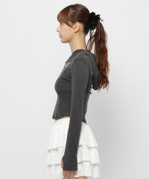 MAGPIEROBIN（マグパイロビン）の「MAGPIE ROBIN／レタリングフードロングスリーブ（Tシャツ/カットソー・レディース・ベージュ/チャコール・FREE）」の14枚目の写真